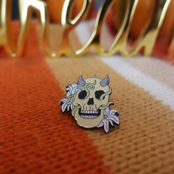 Skull Enamel Pins - Roses / Flowers - 2 - Picture 1 of 2